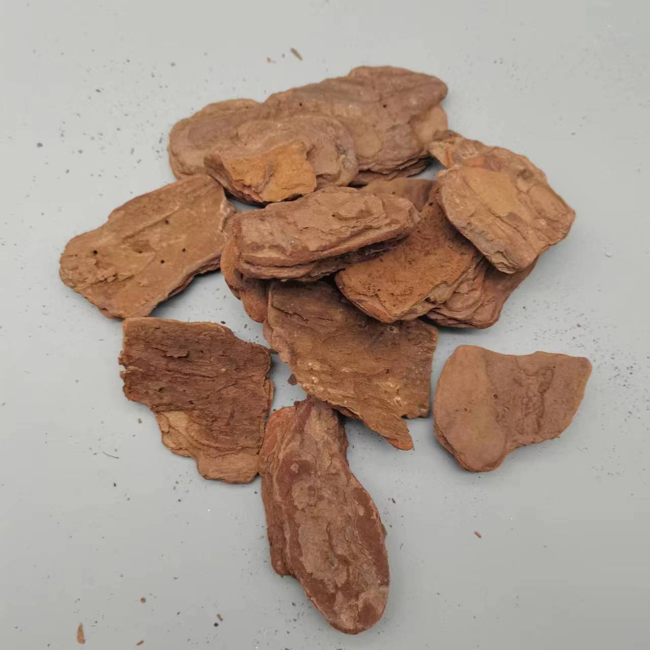 供应 松树皮 有机覆盖物树皮 改善环境 促进植物生长用松树皮