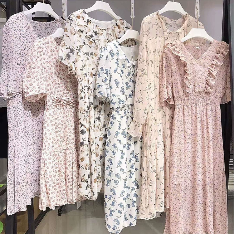 Маленькое цветковое платье леди 2023 летом цветочная сладкая талия тонкая и темпераментная марка скидка женская одежда