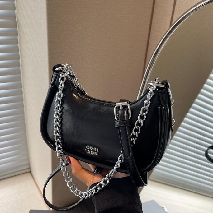 Bolsos pequeños de estilo occidental populares de verano para mujer 2025 nuevo bolso de mensajero súper fuego salvaje bolso de axila de un solo hombro de sentido avanzado