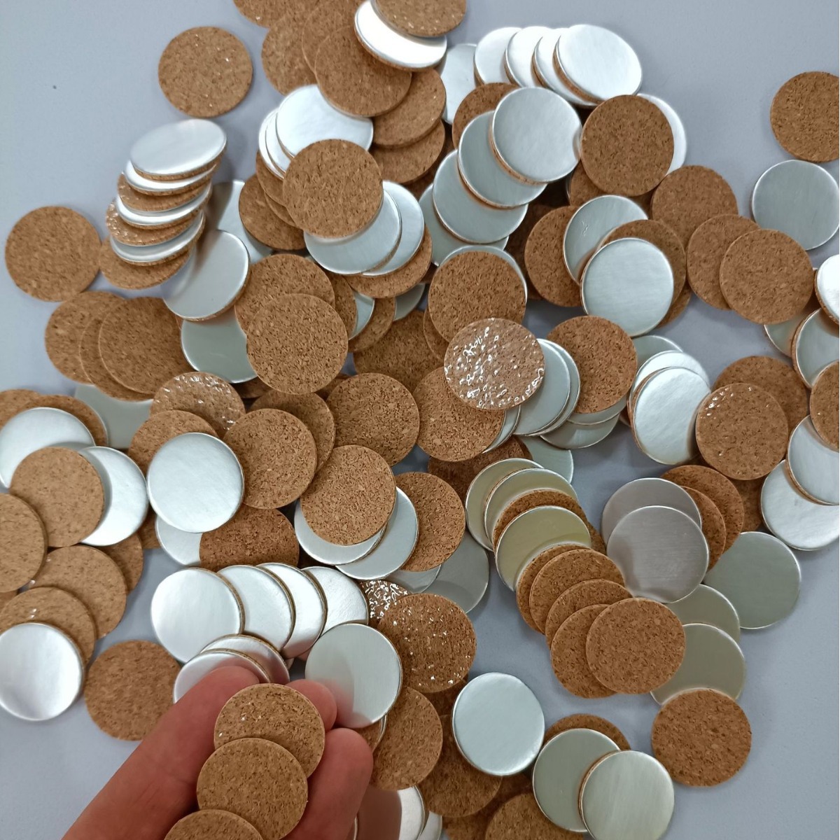 圆形软木胶垫 软木垫片 背胶自粘软木脚垫 油灯蜡芯复合软木垫