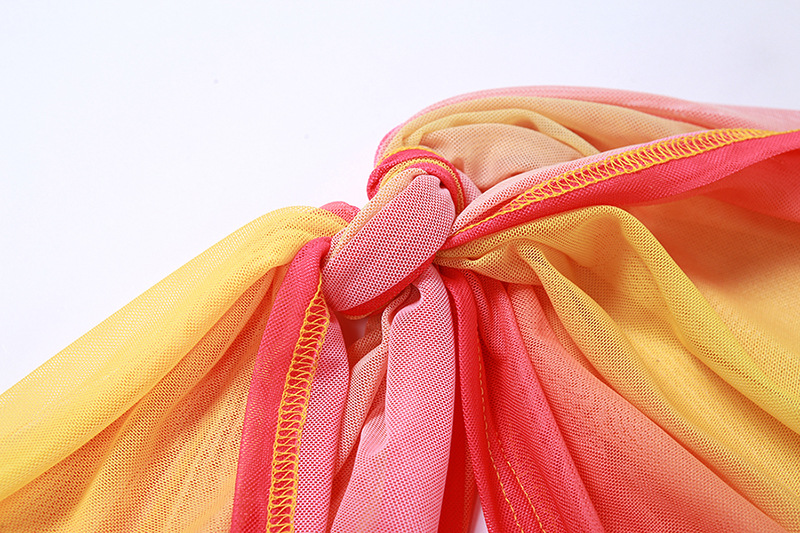 conjunto de top y falda de una pieza de color degradado con cordones en el pecho y cuello colgante NSDLS128056