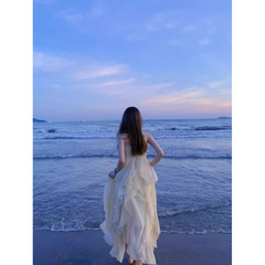 海边度假仙女裙收腰吊带连衣裙女春夏新款三亚甜美沙滩过膝长裙子