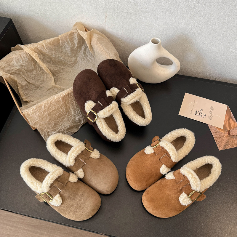 Todos los tipos de retro y terciopelo aumentan la altura interior de los zapatos de botón plano para mujeres 2025 nuevo otoño y invierno aumentan la altura de los zapatos de lana suave