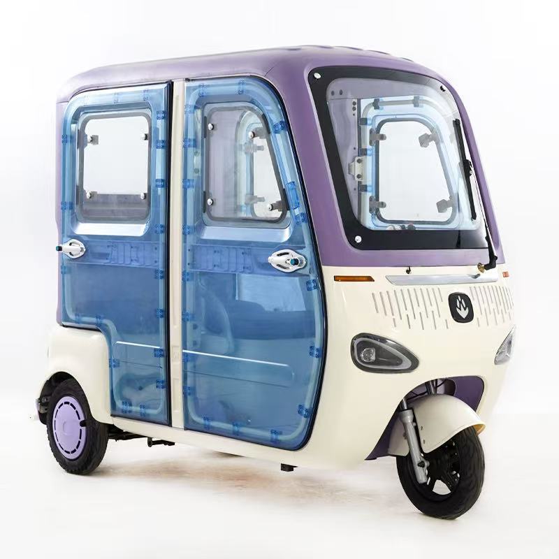 Triciclo eléctrico con puerta