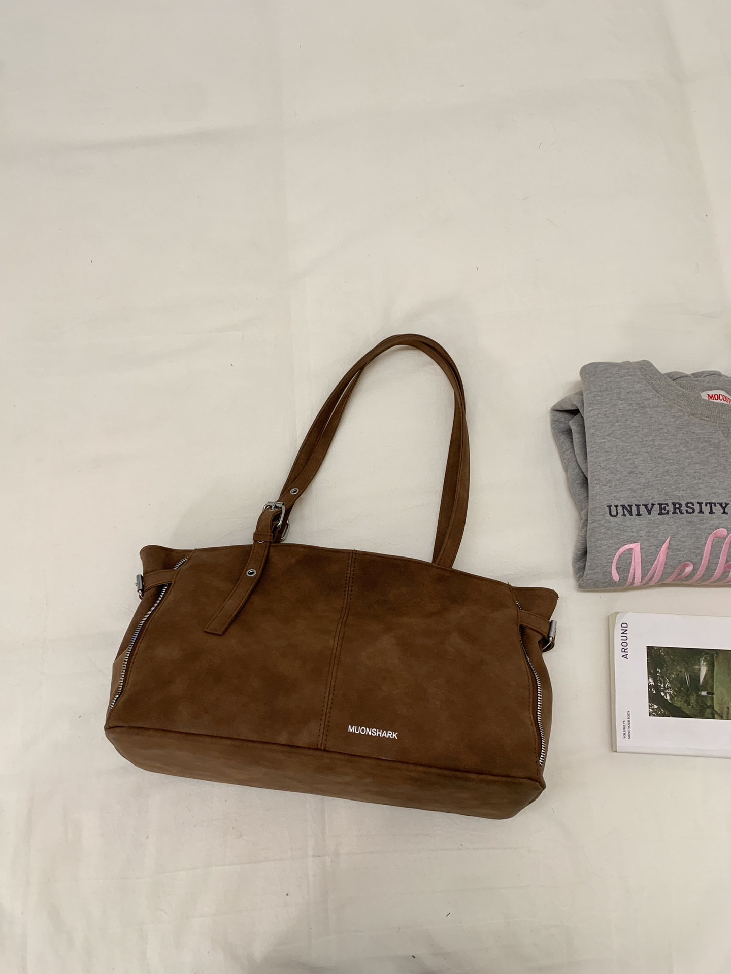 Niche Handheld Shoulder Bag New Zipper Large Capacity Tote Bag Trendy_voghion.com