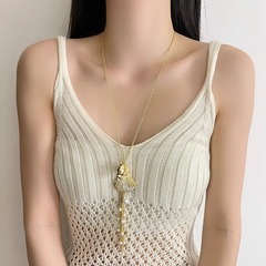 夏の砂浜のリゾート風の金色のサザエの貝殻の真珠のフリンジネックレスの女性のタイプの2025新型の高級なセーターのチェーン