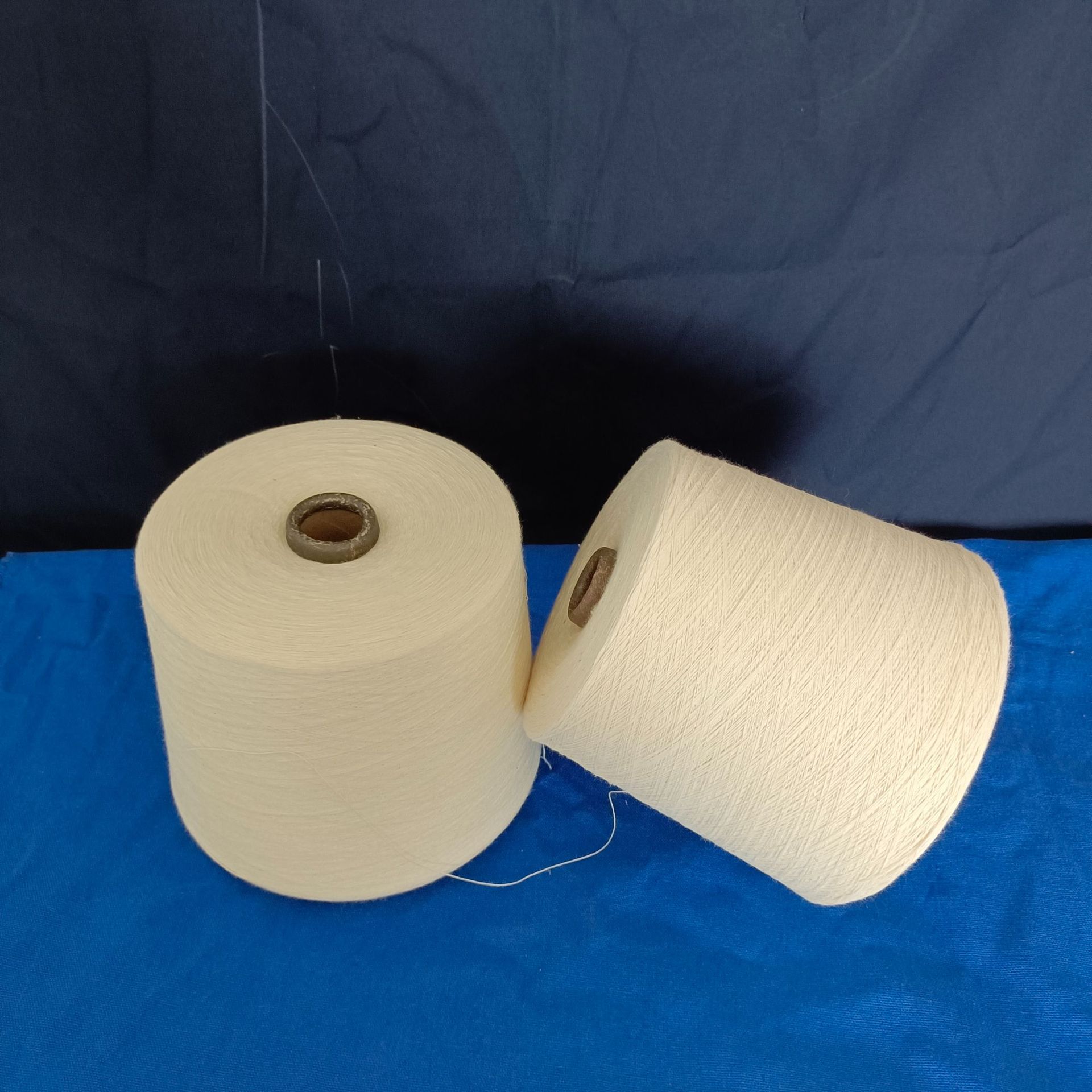 现货粘胶羊毛纱40支 粘胶竹纤维纱 粘胶羊毛染色纱 在机生产