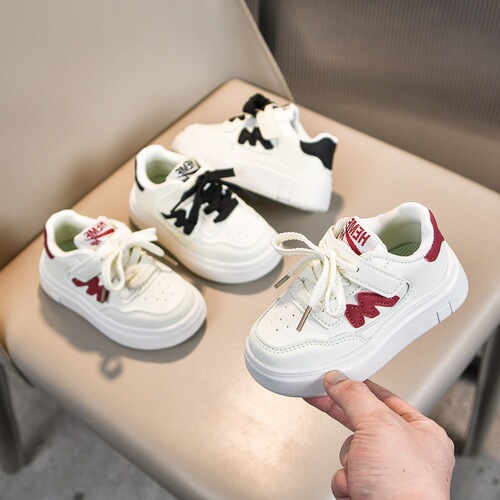 Spring new girls 'leather sneakers, boys' soft-sole anti-slip toddler shoes, children's skate shoes, casual single-layer shoes, trendy