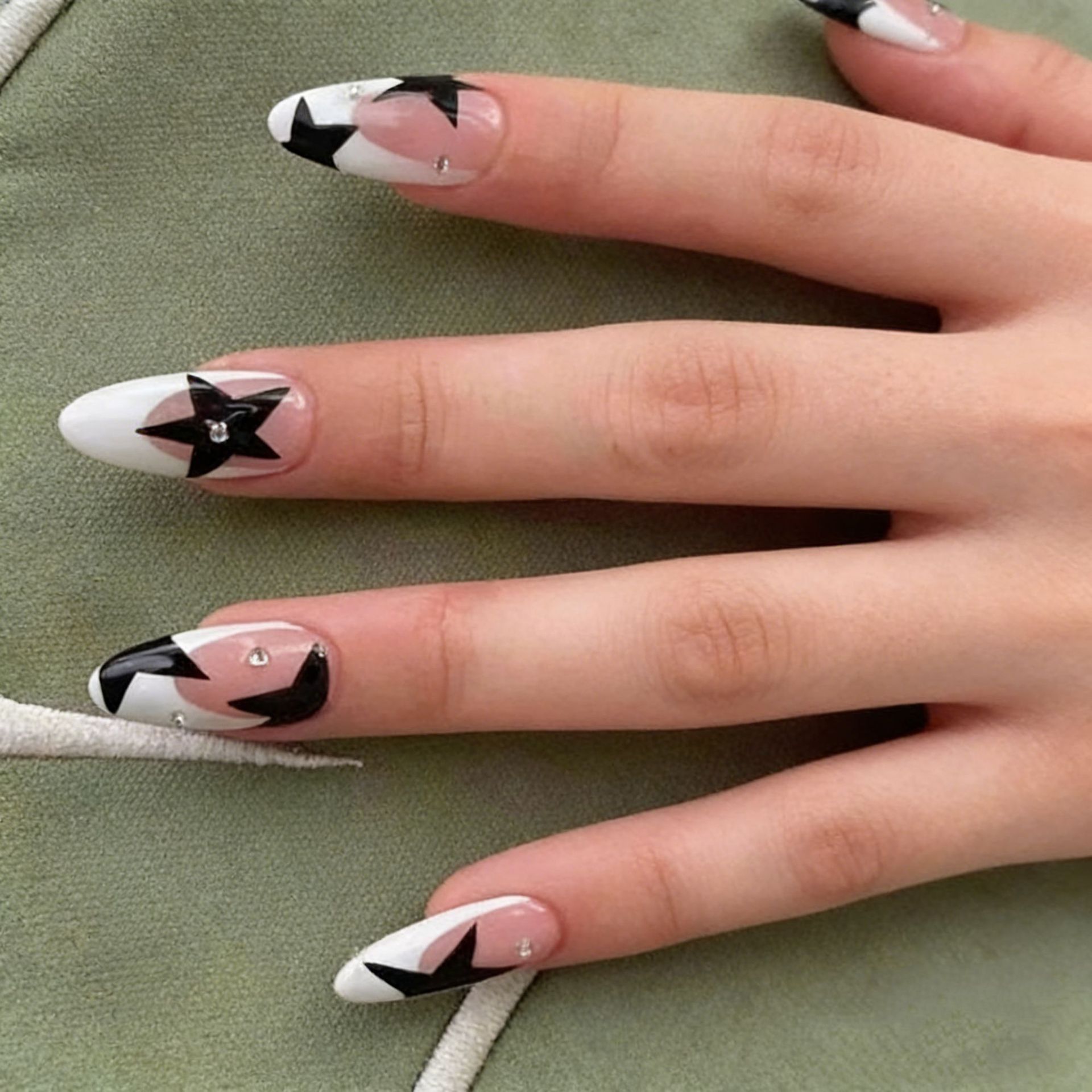 Venta caliente en Europa y América, parche de uñas dulce y fresco con incrustaciones de diamantes, uñas postizas de comercio exterior desmontables, piezas de uñas de uso transfronterizo terminadas image 24