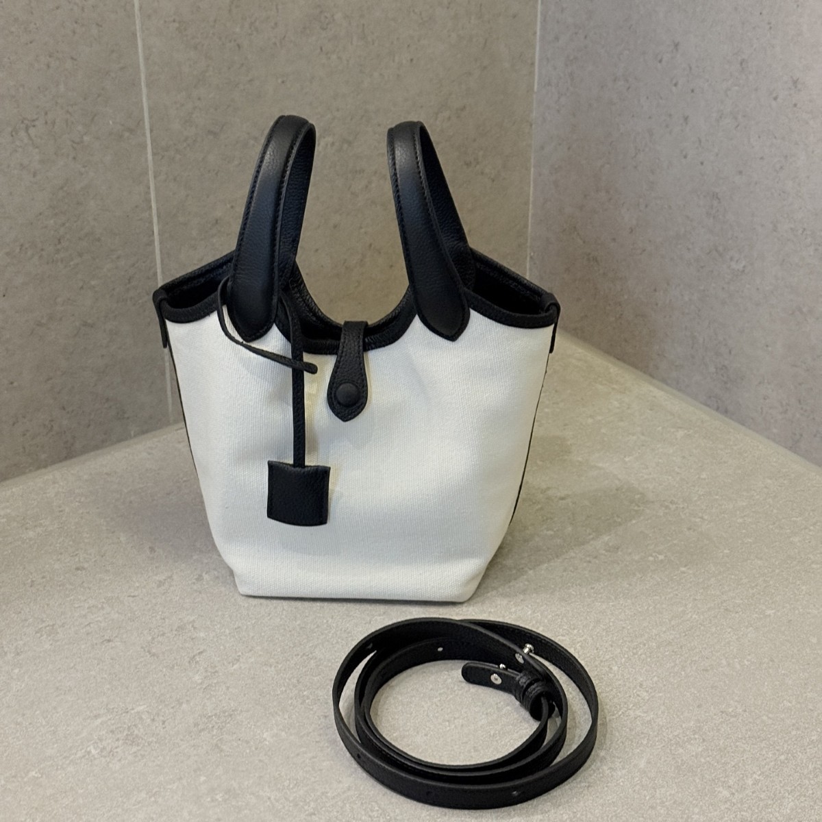 Fashion Women's Shoulder Bag Trendy PU Leather Lightweight Outdoor Shopping Handbag Large Capacity Crossbody Soft Leather Backpack