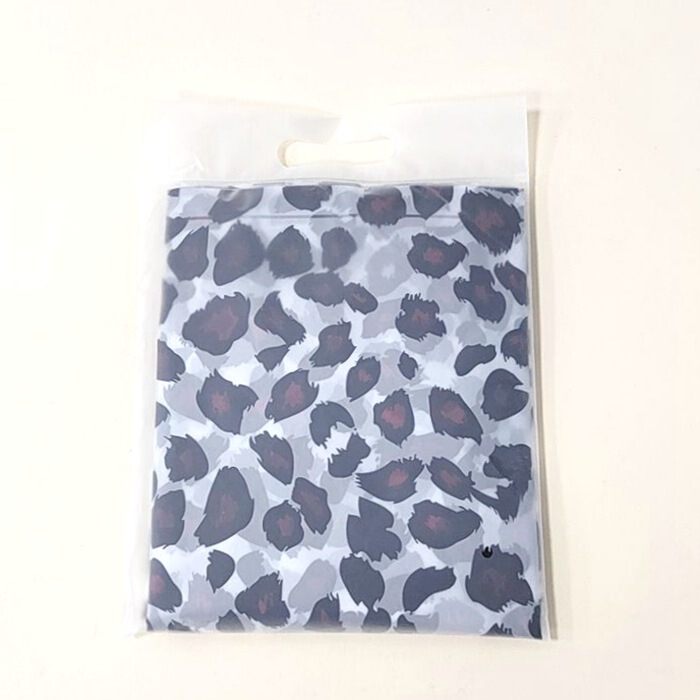 The new EVA leopard print full-print adult raincoat looks very stylish when worn The new EVA leopard print full-print adult raincoat looks very stylish when worn