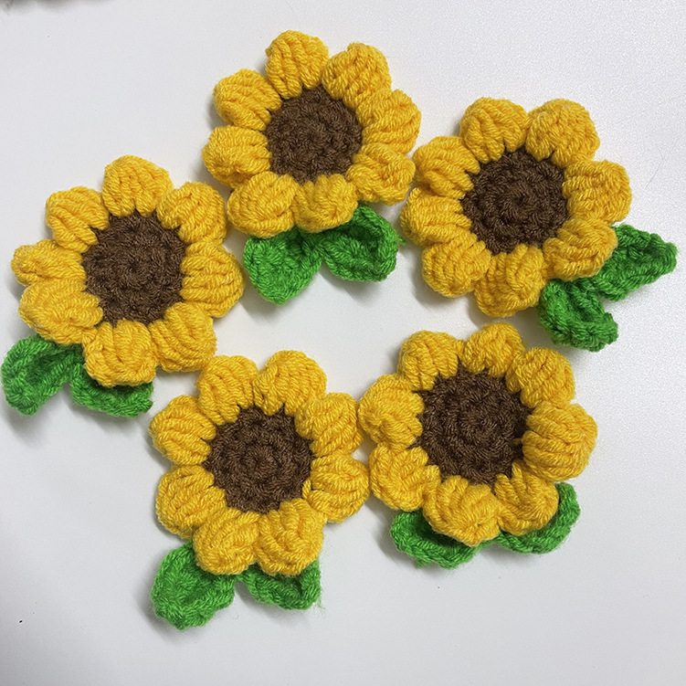 手工编织向日葵钩织花服饰配件厂家直供胸花发饰钥匙扣挂饰挂件
