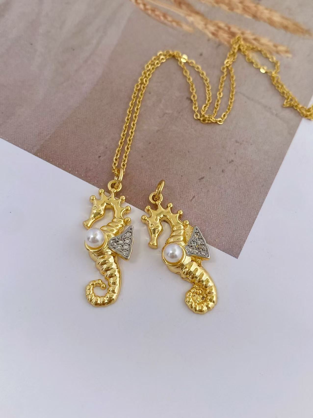 Wholesale Jewelry Elegant Vintage Style Starfish Conch Hippocampus Copper Plating Cable Chain Pendant Necklace display picture 7