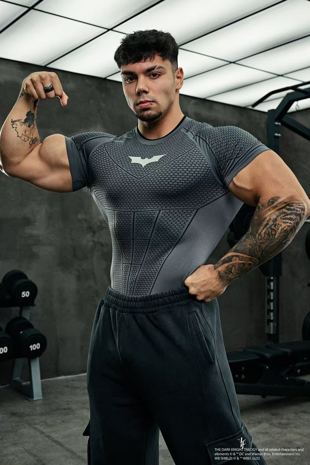 American YOUNG New Yang Gola Bat M manga corta fitness muscular delgado rápido secado transpirable camiseta deportiva hombre