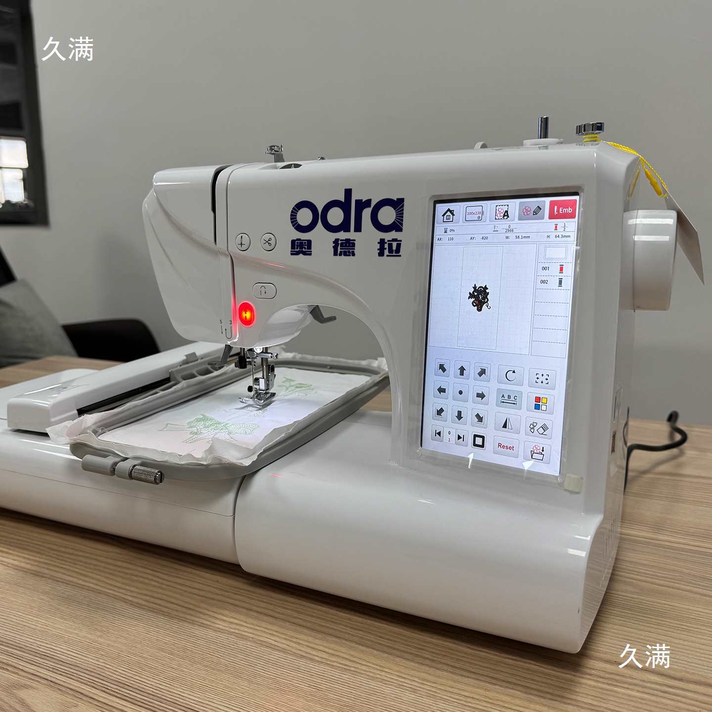 QMZ500 nuevo tipo multifuncional máquina de bordado pequeña máquina de coser automática computadora máquina de bordado de bordado todo en uno