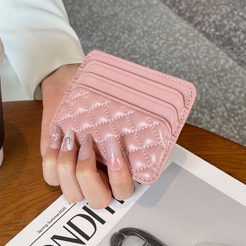 Modieuze ultradunne kaarthouder met grote capaciteit, ideaal voor rijbewijs of andere doeleinden. Trendy, influencer-stijl, hoogwaardige portemonnee._voghion.com