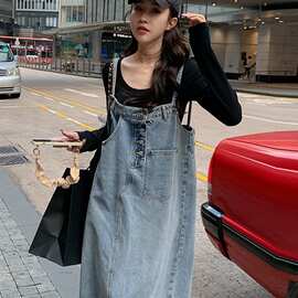 法式多巴胺牛仔背带连衣裙女早秋2026秋季新款韩系宽松吊带连身裙