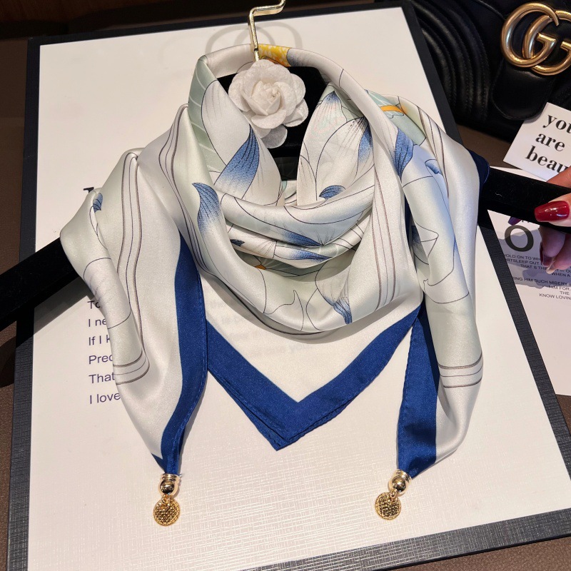 재스퍼 로터스-[자기 새틴 스퀘어 스카프]]