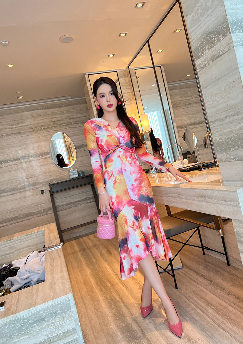 Đầm ôm body nữ cổ V dáng đuôi cá in họa tiết chuyển sắc — Màu sắc chi tiết 10