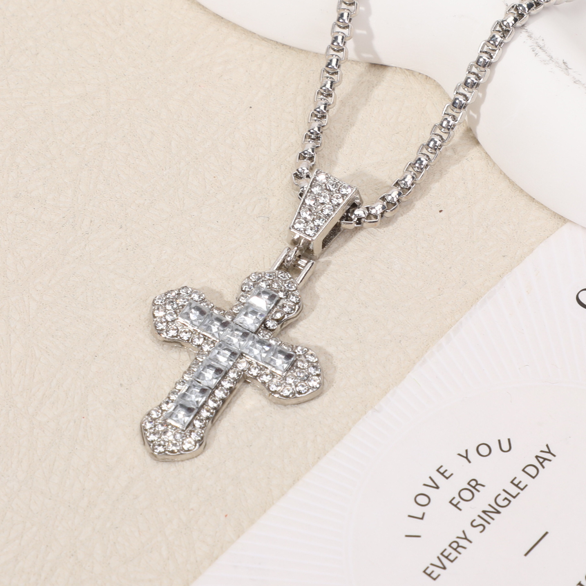 White pendant silver chain