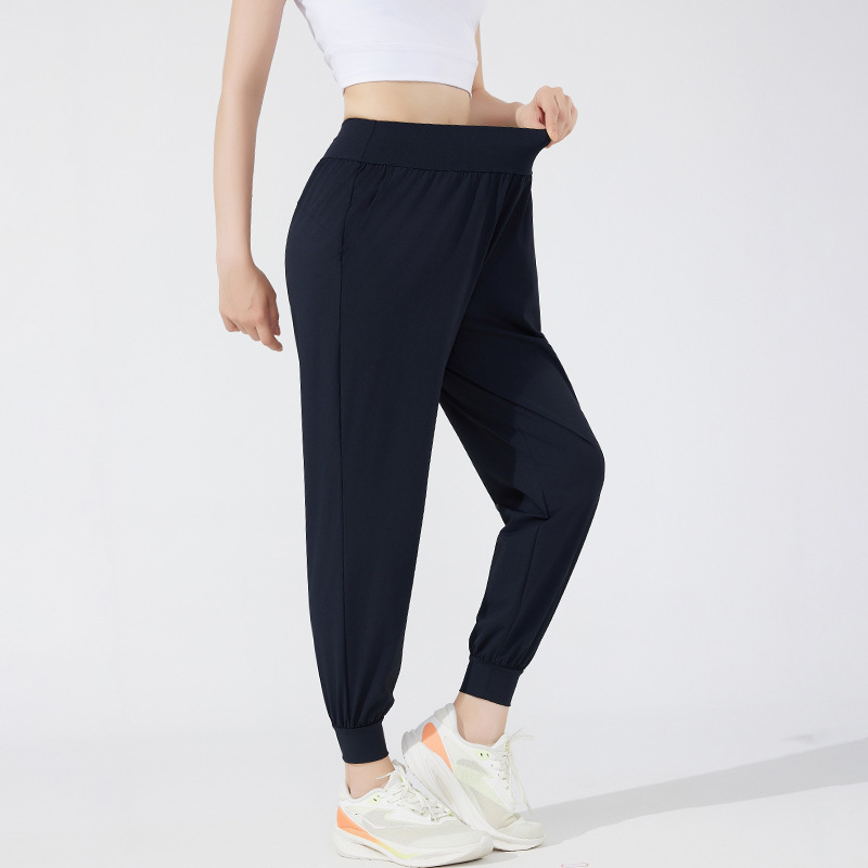 Pantalones deportivos casuales elásticos y transpirables estilo otoño 2026 para mujer, ideales para yoga, correr y fitness al aire libre.