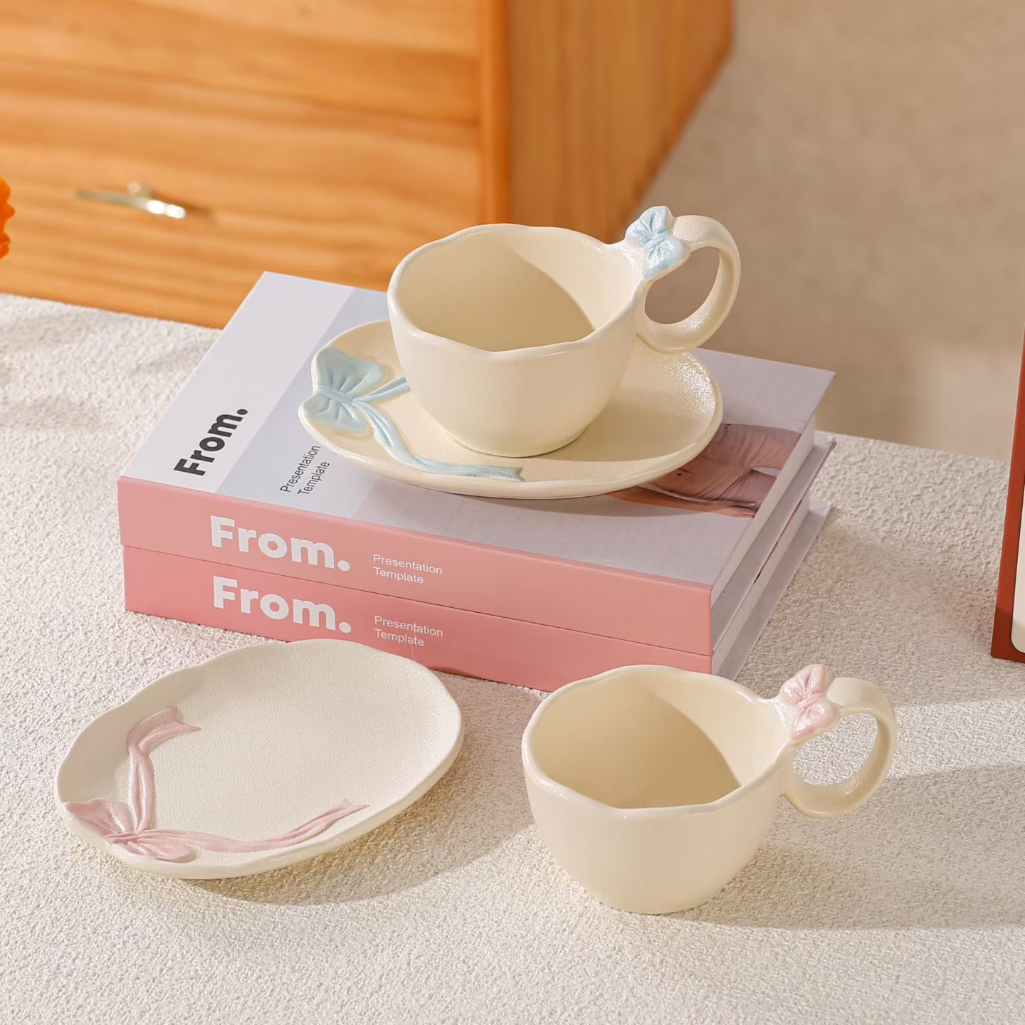 Tazas de cerámica de arco creativo de alto valor, regalo de mano, tazas de café de niñas, tazas de té de la tarde lujosas transfronterizas
