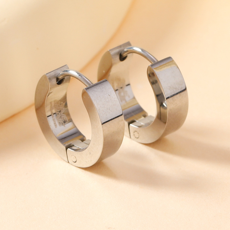 Fábrica directa pendientes de acero inoxidable personalidad de moda masculina y femenina creativa pernos redondos simple joyería pernos de oreja universal