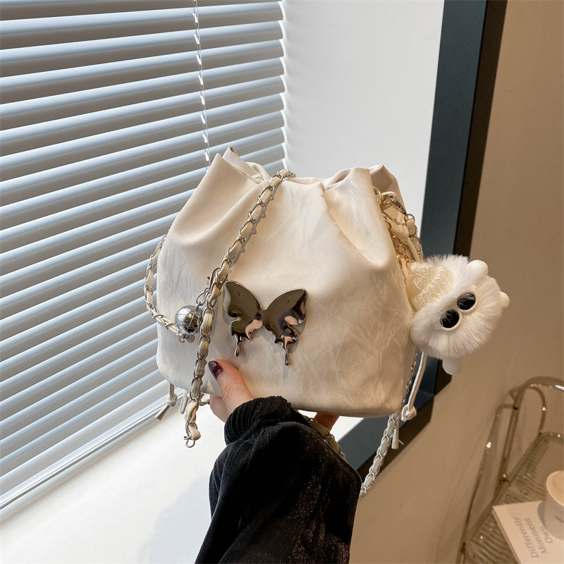 2024 nuevo estilo de moda coreano de este año popular bolso de cadena nicho de diseño de mariposa bolso de cubo