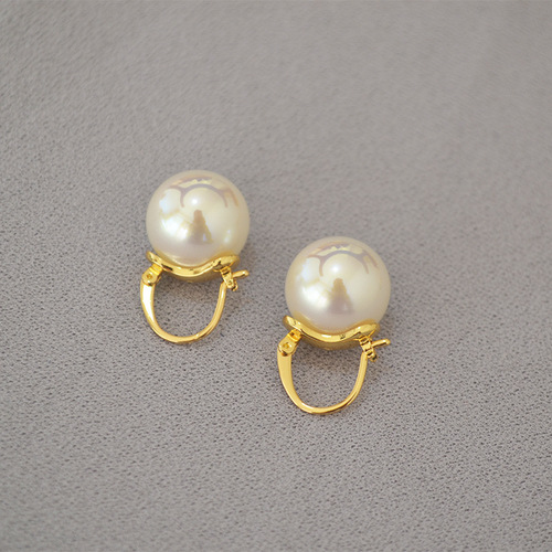 Korean version of high-gloss colorful large pearls, simple and versatile, daily commuting, fashionable OL brass gold-plated earrings, earrings and earrings