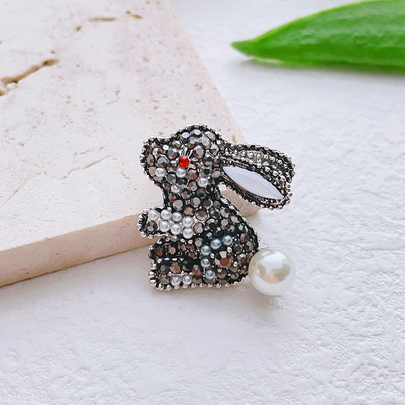 Cute Rabbit Alloy Inlay Artificial Pearls Rhinestones Women's Brooches display picture 3