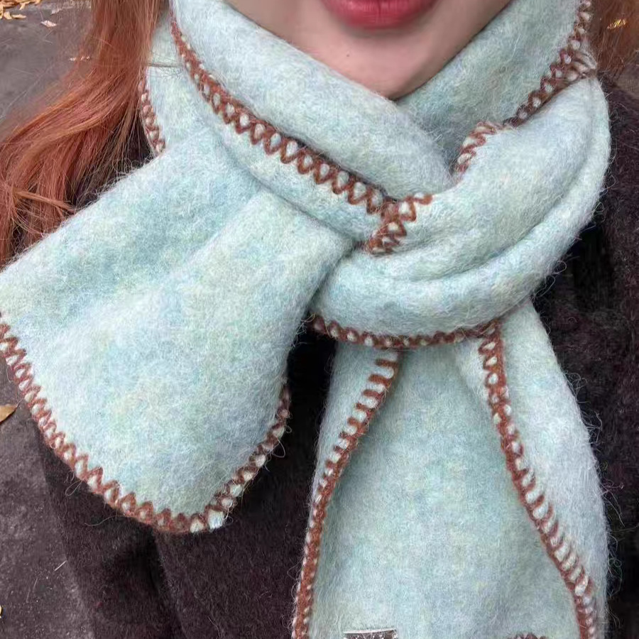 Sciarpa piccola profumata in stile autunno-inverno con bordo a contrasto verde menta, morbida e adatta alla pelle, di alta qualità e versatile_voghion.com