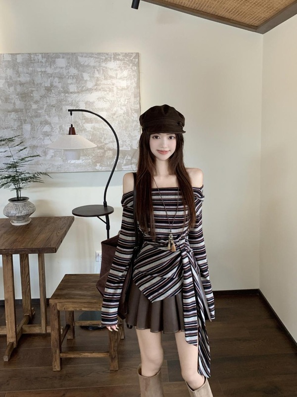辣妹斜领露肩条纹T恤女2025秋季新款绑带收腰显瘦不规则长袖上衣|undefined