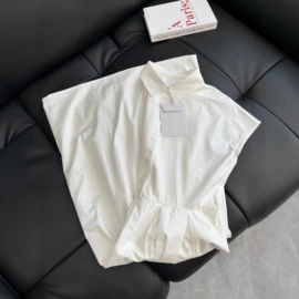 女式T恤;女式针织衫;女式牛仔裤