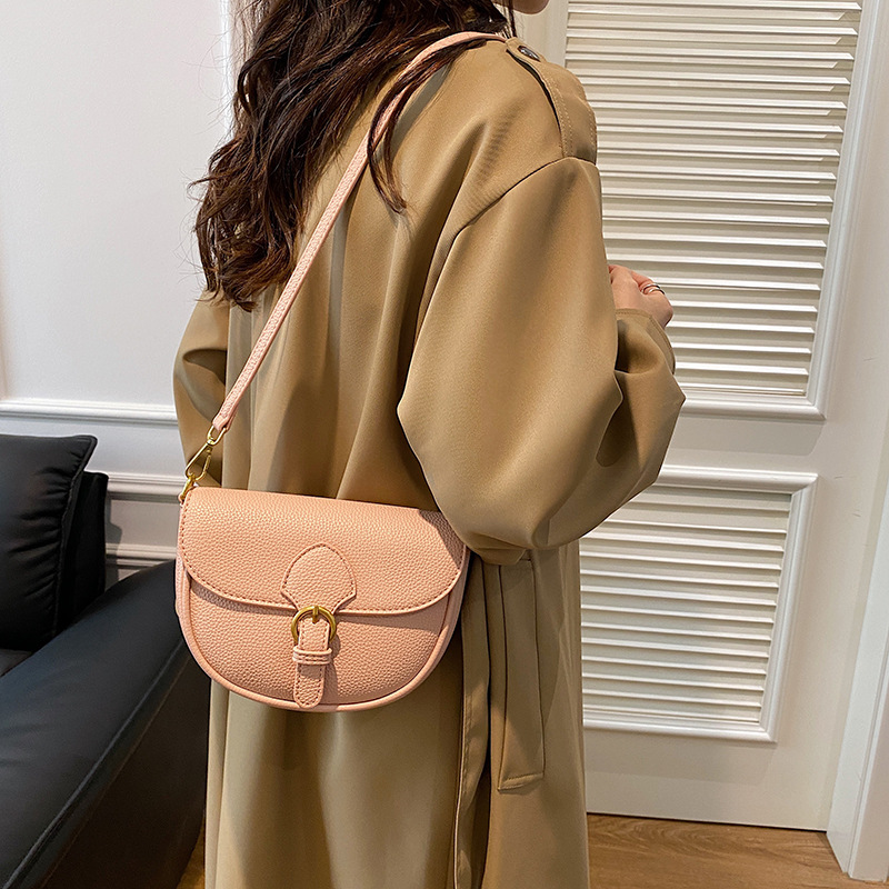 Women's Medium Pu Leather Solid Color Vintage Style Classic Style Sewing Thread Oval Magnetic Buckle Shoulder Bag display picture 4