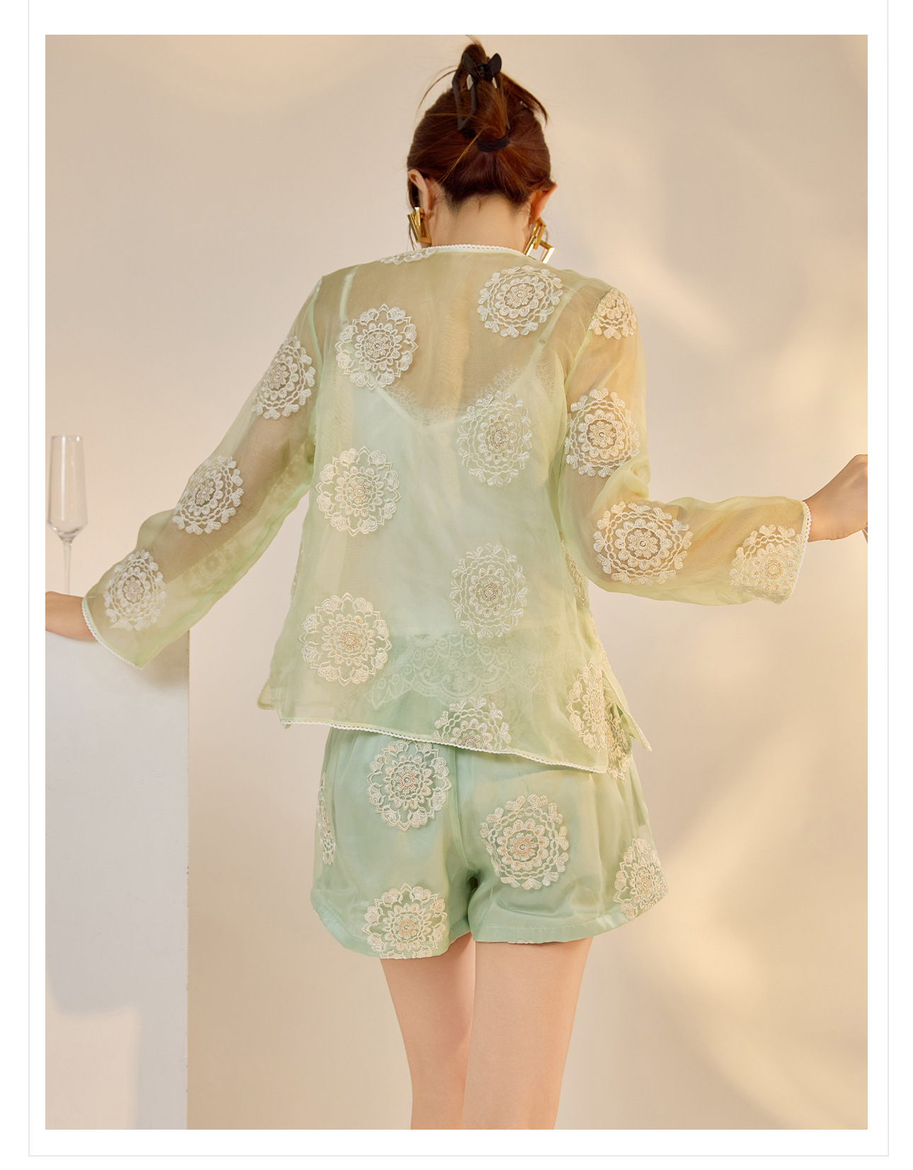 Bộ ba món áo khoác, áo vest và quần short lụa thêu sequin cao cấp kiểu Trung Quốc mới N3042 — Quần short xanh lục nhạt, Áo khoác xanh lục nhạt, Gi lê xanh lục nhạt chi tiết 25