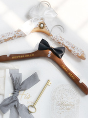 5ZV7 Wholesale DIY Wedding Hangers – A Pair of New Wedding Decorative Hangers in Red, Perfect for Hanging and Engraving Messages on Bridal Wedding Dresses