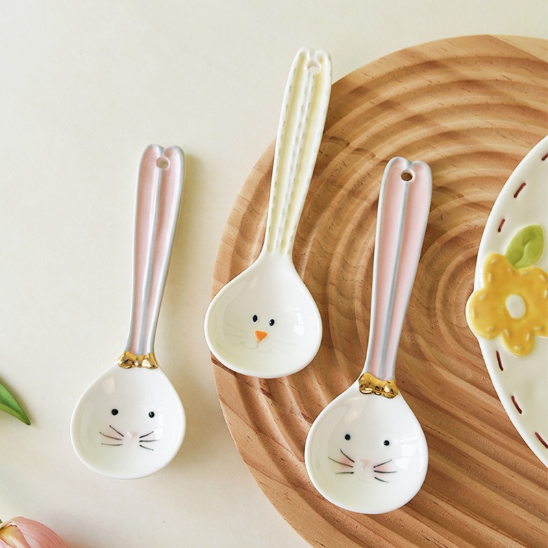 Cuchara de cerámica animal resistente a altas temperaturas cocina de arroz eléctrica resistente a quemaduras compacta de mano conejito de dibujos animados de grado alimenticio