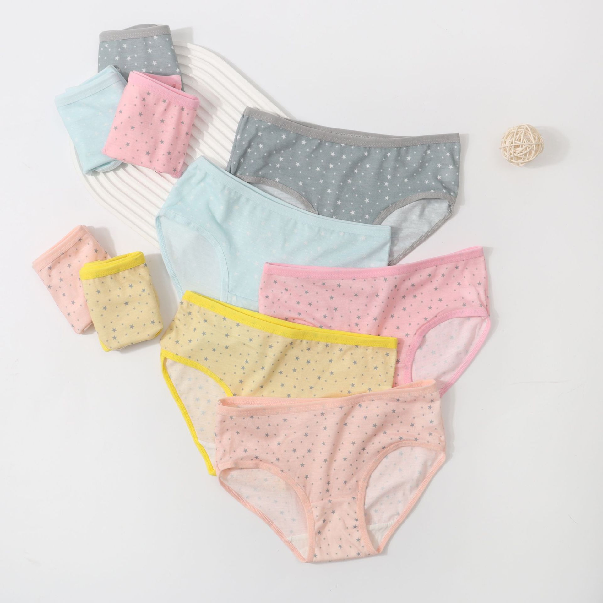Foreign trade children's underwear, girls' star-patterned triangle underwear, non-cotton printed cute underwear, baby triangle briefs, cross-border