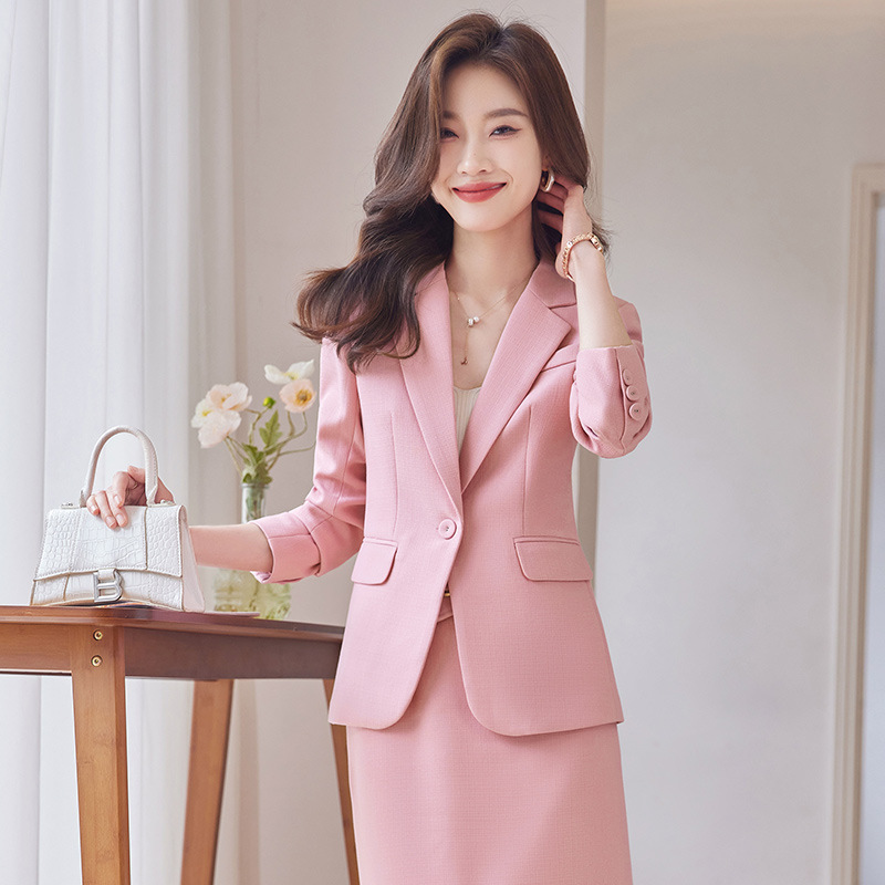 Off-white women's suit set, autumn 2023 new style, professional and elegant, suitable for formal occasions.