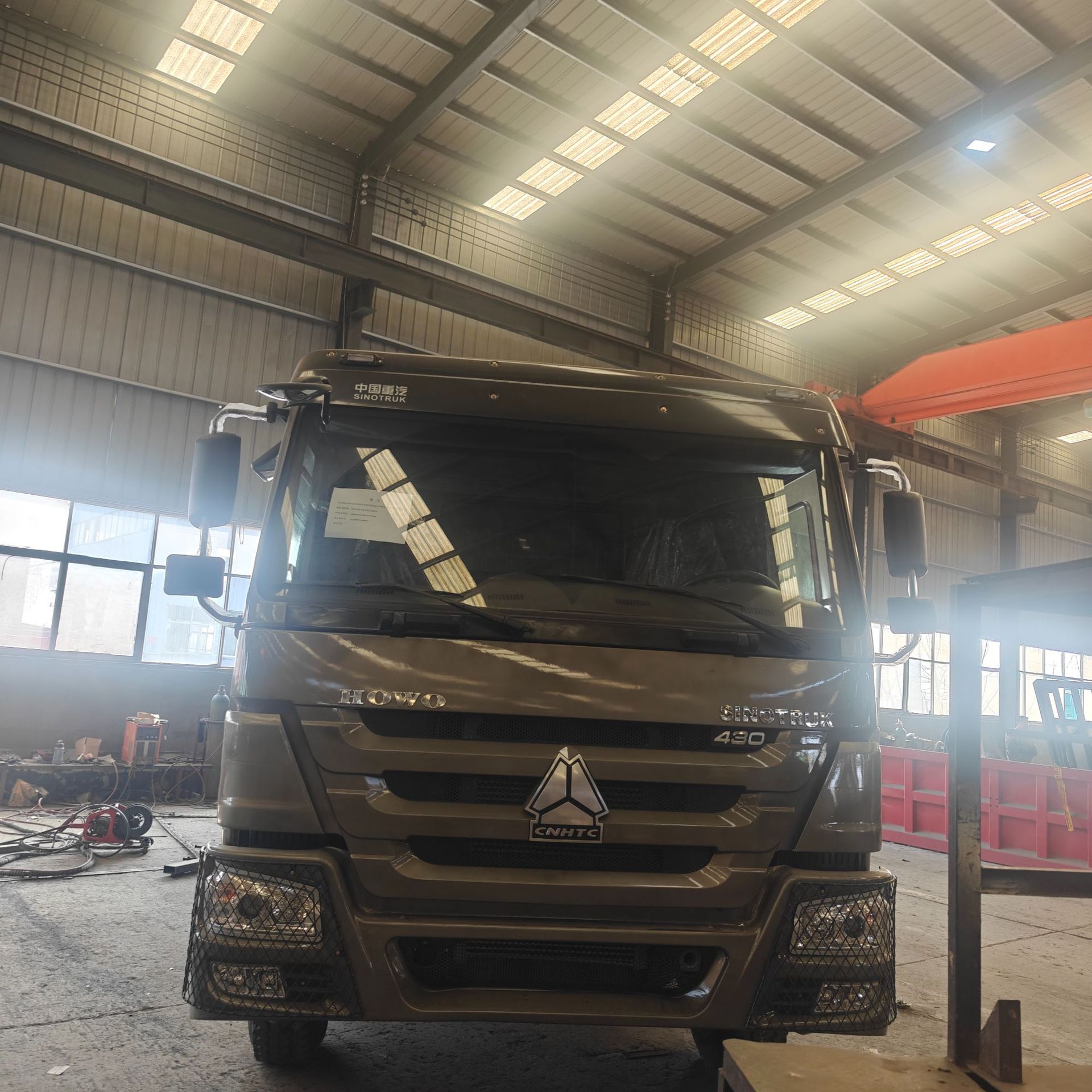 Export dump truck, Sinotruk HOWO 8X4 eight-wheel truck, container dump truck
