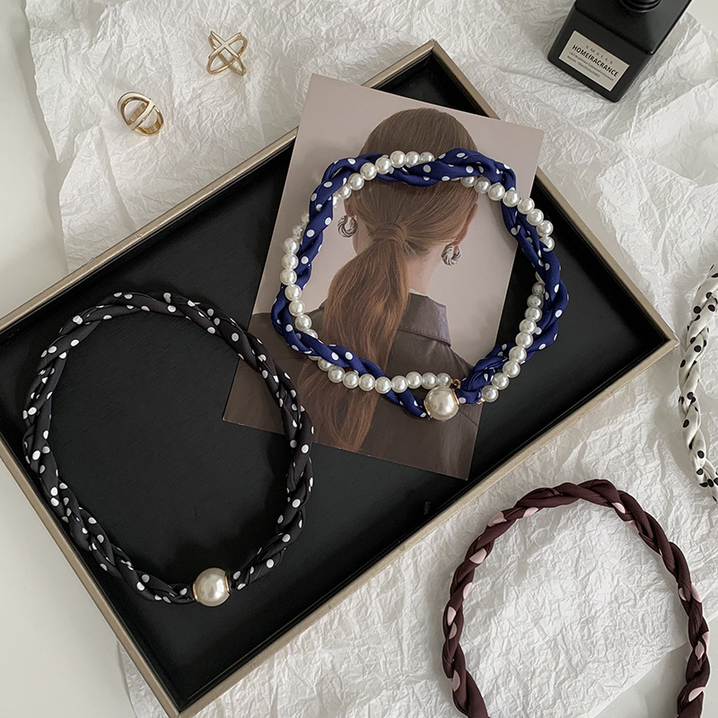 Pañuelo de seda con collar de perlas tortas Primavera y verano Nuevos productos Temperamento de moda Decoración multifuncional Pañuelo de seda con hebilla magnética para mujer