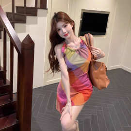 彩色格纹撞色连衣裙女夏季设计感小众修身显瘦无袖斜边挂脖吊带裙