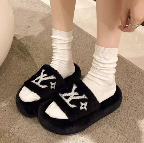 Вышитые сетчатые красные тапочки женская внешняя одежда 2024 Новый супер огонь дикий ретро удобный иностранный шерстяной шнурк