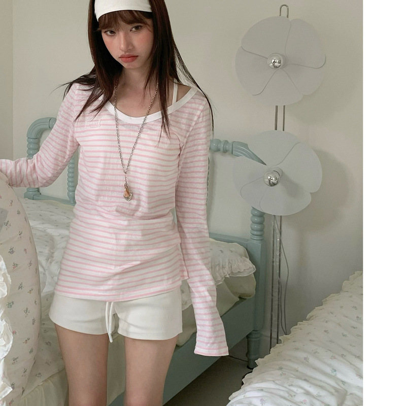 Sweet Pink Striped Long-Sleeve T-Shirt for Women, Suitable for Outdoor Wear, with a Slim Fit and Sun Protection Features Sweet Pink Striped Long-Sleeve T-Shirt for Women, Suitable for Outdoor Wear, with a Slim Fit and Sun Protection Features