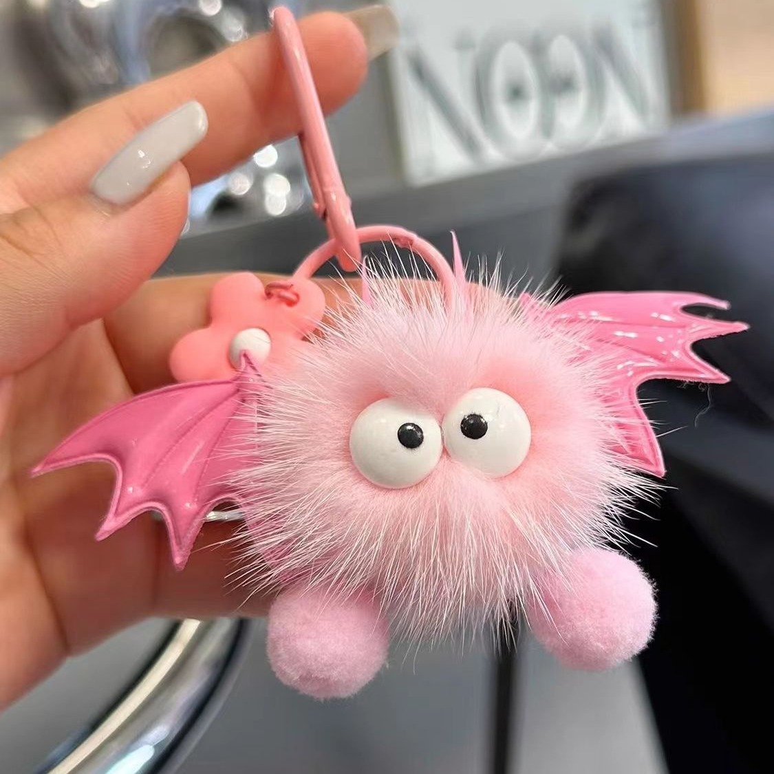 Linda piel de visón, murciélago pequeño, bola de carbón, mochila escolar, colgante, muñeca, coche, felpa, llavero, cadena, colgante, mujer