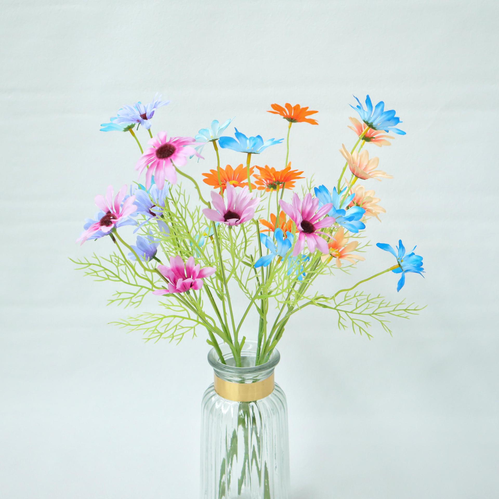 Crisantemo holandés artificial de 5 cabezas para decoración de bodas y hogar, accesorios para fotografía, flores artificiales pequeñas de margarita hechas a mano al por mayor.