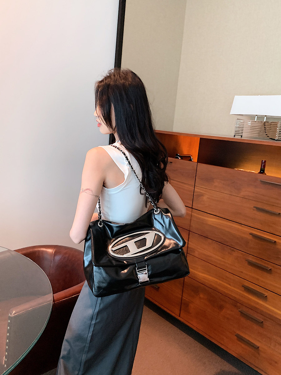 

ins trendy fashion chain large capacity portable women's bag temperament single shoulder underarm women's bag british style textur