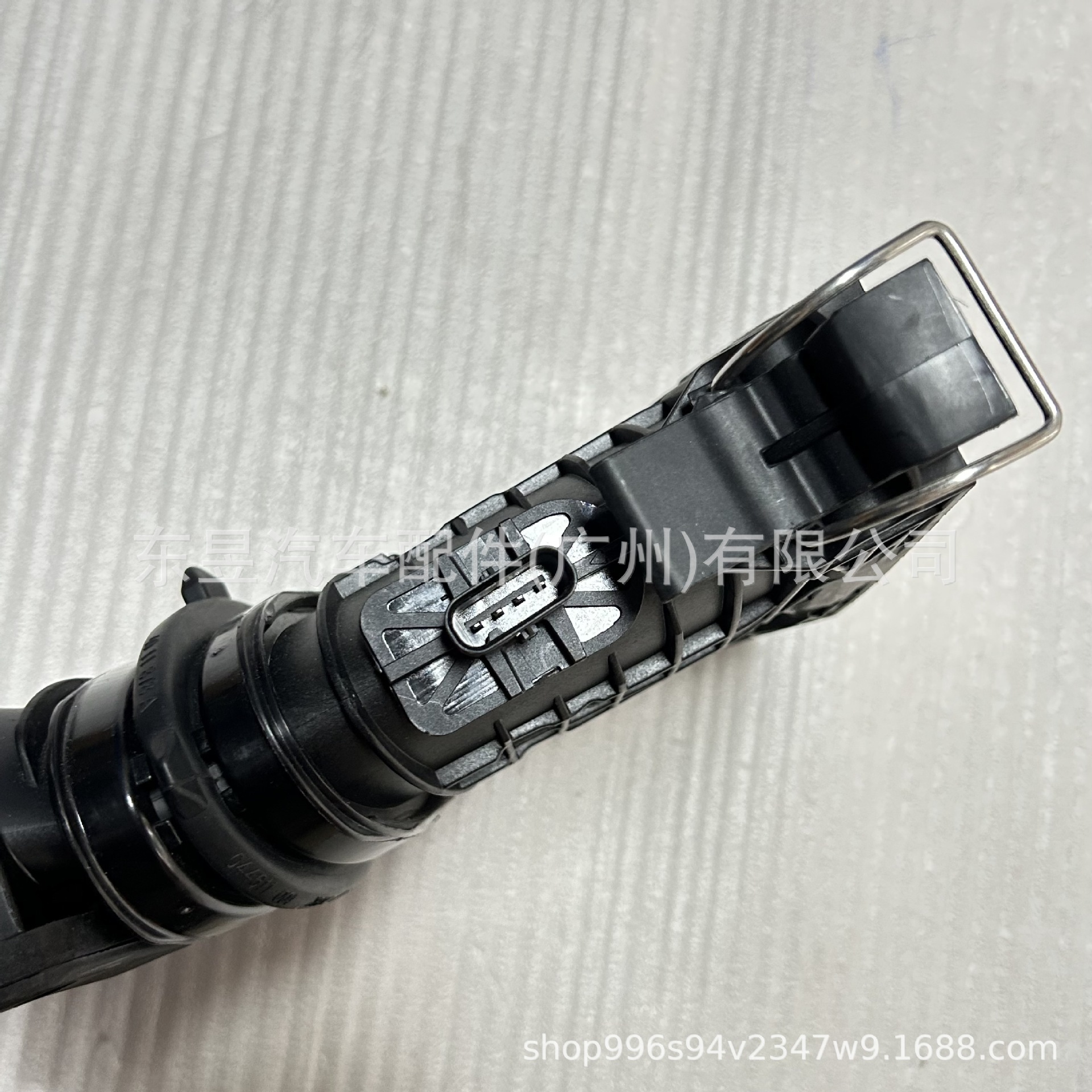 Suitable for Mercedes-Benz, cleans air ducts, air flow meter, intake pipe with sensor 6420901642