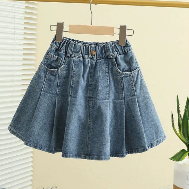 Niñas de cintura alta vaqueros verano 2026 nuevo estilo de gran estilo para niños de aire extranjero plegado vestido corto para niños suelto vestido de moda