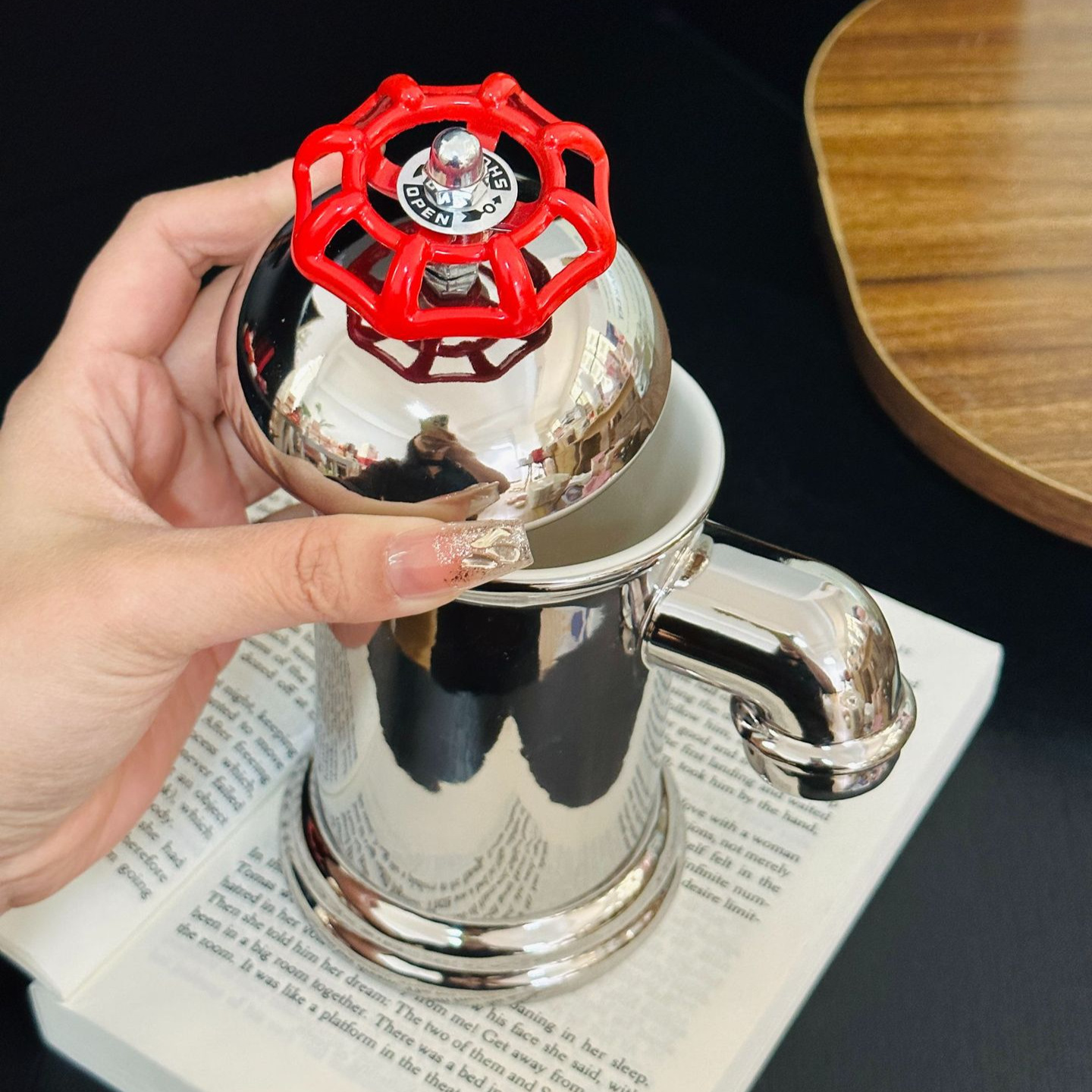 Ins Feng faucet modelado de cerámica taza con cubierta galvanizado de agua de oficina extraña taza de café regalo